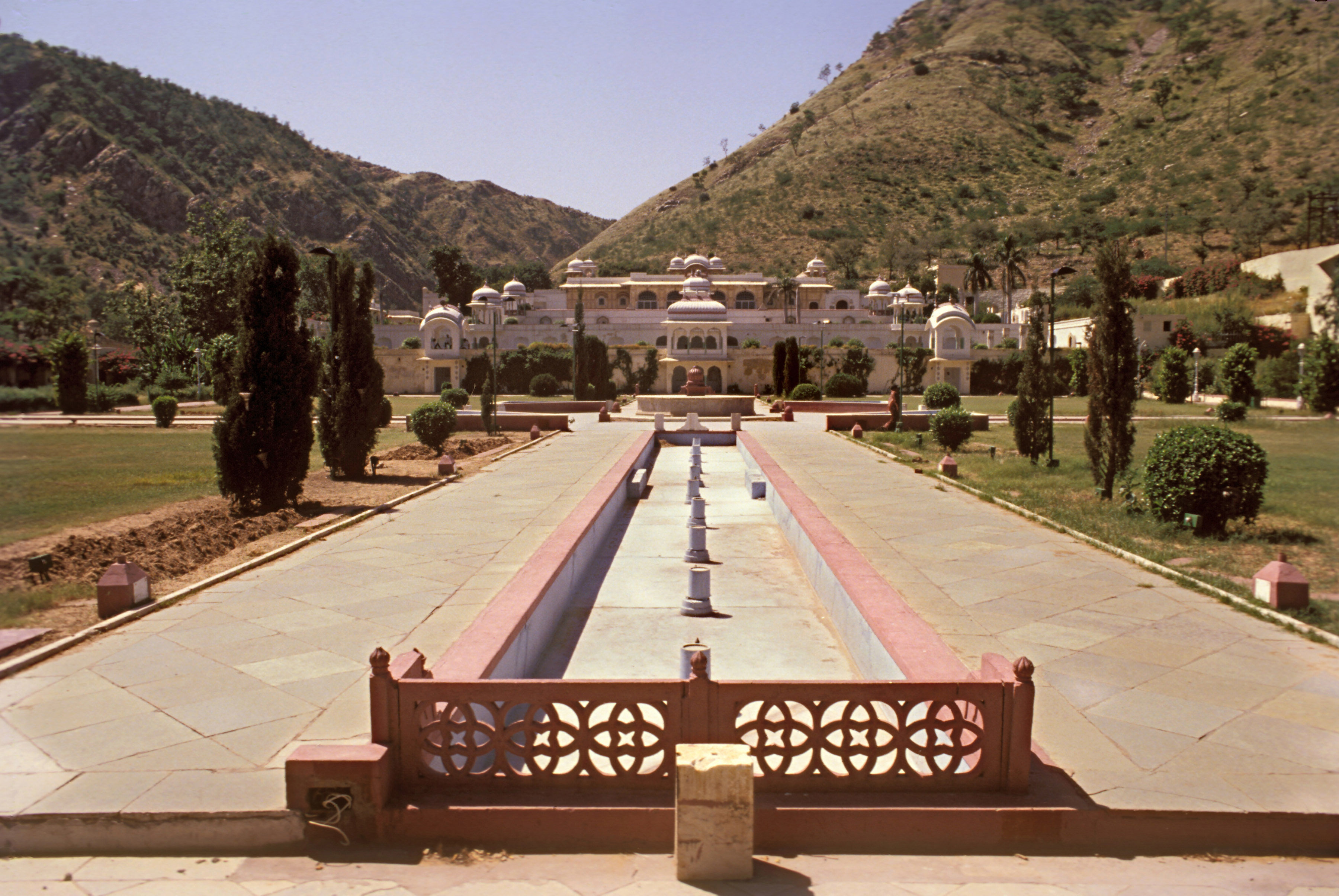 Sisodia Rani Palace